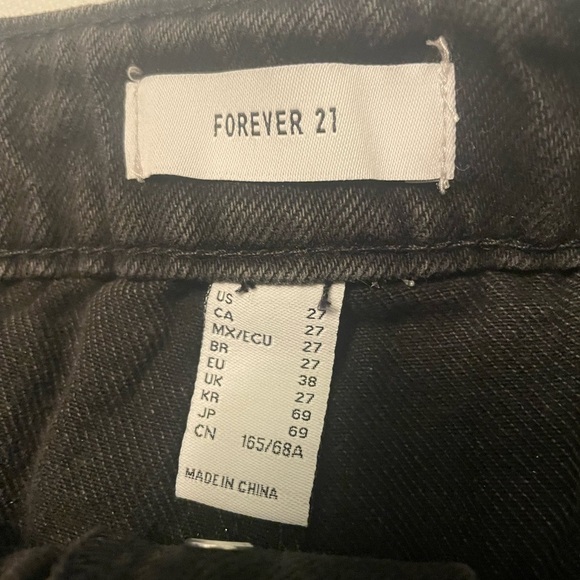 NWT Forever 21 Mom Shorts High Rise Black denim shorts raw hem Size 27 - Picture 9 of 11